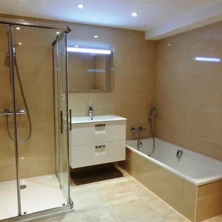 Apartment Grand Familial Avec Garage Et Wifi, 3 Pour 8 Personnes - Fr-1-598-55